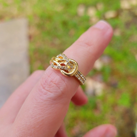 Gold Belt Knot Diamond Ring Size 6.5 - Picture 6 of 13